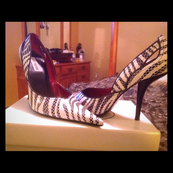 Steve Madden Shoes - Pointed Zebra Pumps