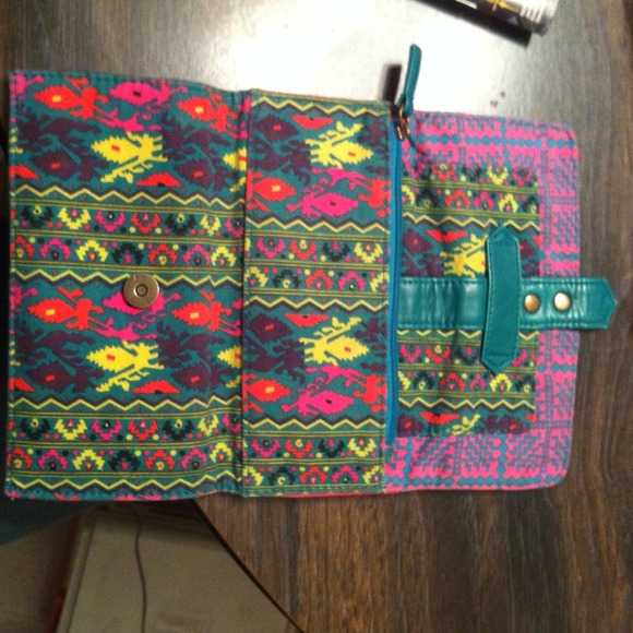 Large wallet. - Picture 3 of 3