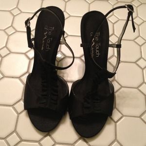 Black heels SIZE 7 1/2