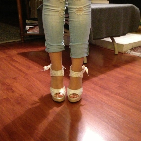 White laced heel
