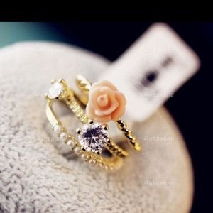 **Sweet Pearls Flower Crystal Rhinestone Rings**