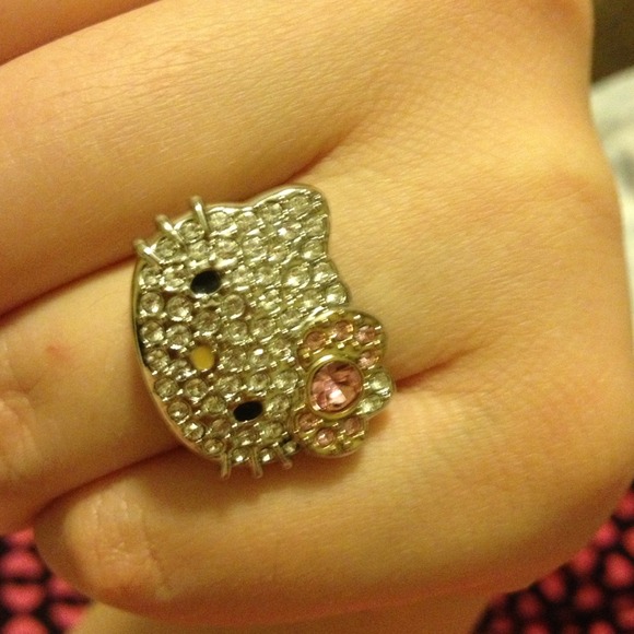 Hello Kitty ring. - Picture 3 of 3