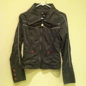 I love this jacket but is a bit too tight for me🙊