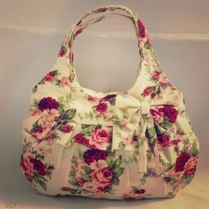 **Elegant Victorian Floral Handbag**