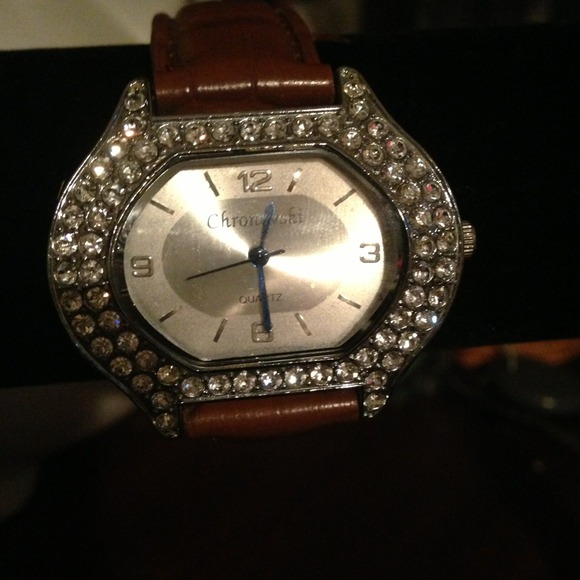 Brown croc oval crystal 1.5 by 2" face