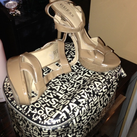 💥REDUCED💥💫GUESS💫👠  Tan Heels👍❤