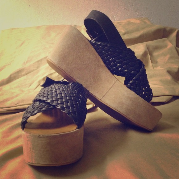 Ecote platform sandal