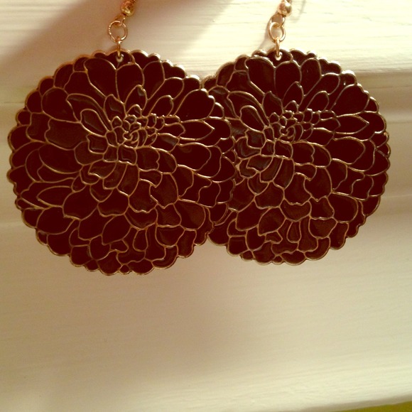🔹Sold 🔹Forever 21 Floral Earrings