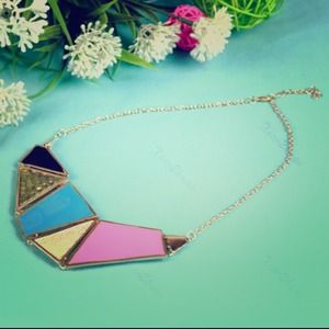 **Retro Style Bib Necklace**