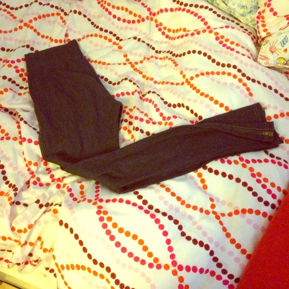 Mark jeggings wit zippers on the sides!