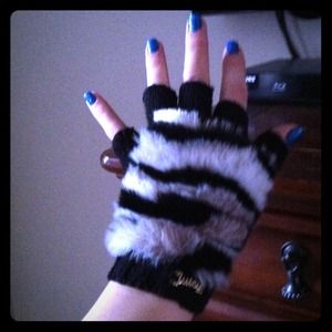 Juicy couture faux fur zebra fingerless gloves
