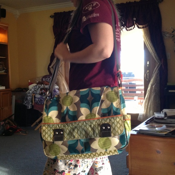 Sold!!!!! Authentic Fossil messenger/book bag - Picture 2 of 3