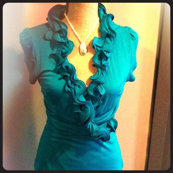 ♦SOLD♦🌺Beautiful ruffle top🌺