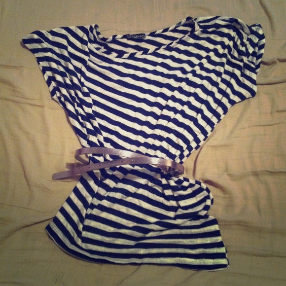 ❌SOLD❌Navy/white asymmetrical top w/ belt