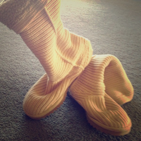 Adorable Ugg knockoffs. Comfy and in great shape!