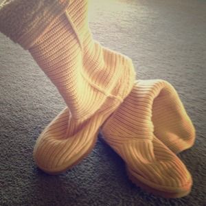 Adorable Ugg knockoffs. Comfy and in great shape!