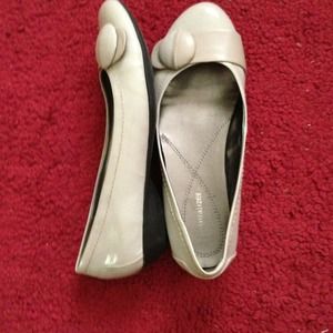 *REDUCED* Naturalizer nude patent leather flats
