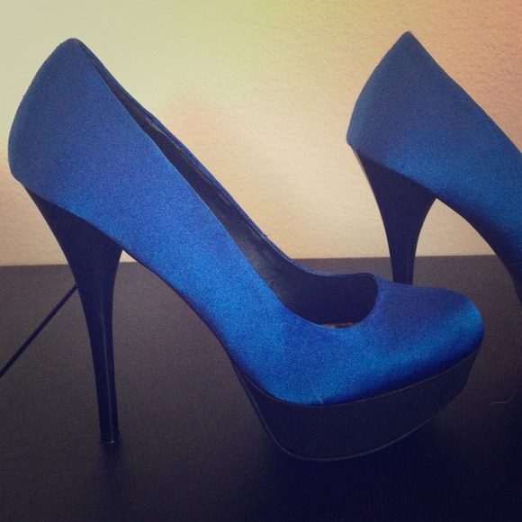Satin blue pumps by Cupid