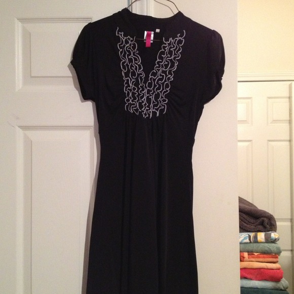 Dress with appliqué