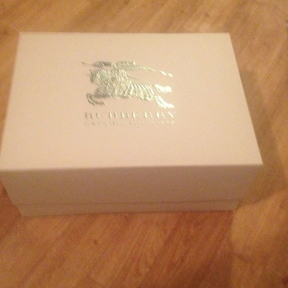 Burberry purse