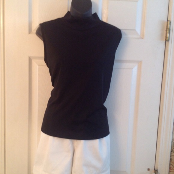 🔴🔴SOLD🔴🔴Black Sleeveless Top - Picture 2 of 2