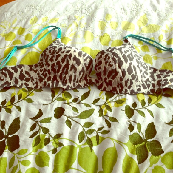 Victoria's Secret "very sexy" "secret embrace" 36D