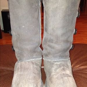 UGGs Bailey Button Triplet - Chocolate Brown