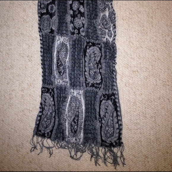 💜SOLD in Trade💜Black and Grey Pattern Scarf