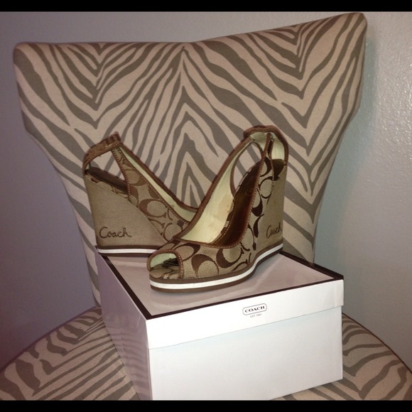 🚫Sold🚫 Authentic Coach Heels