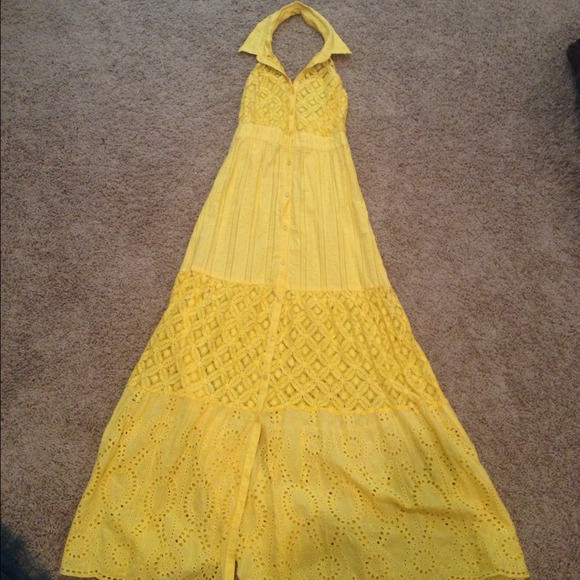 Adorable yellow halter Maxi