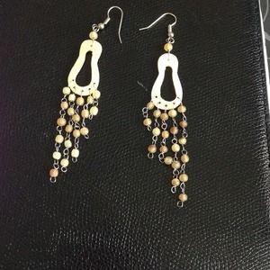Dangling earrings w/ shell base & graduated beads