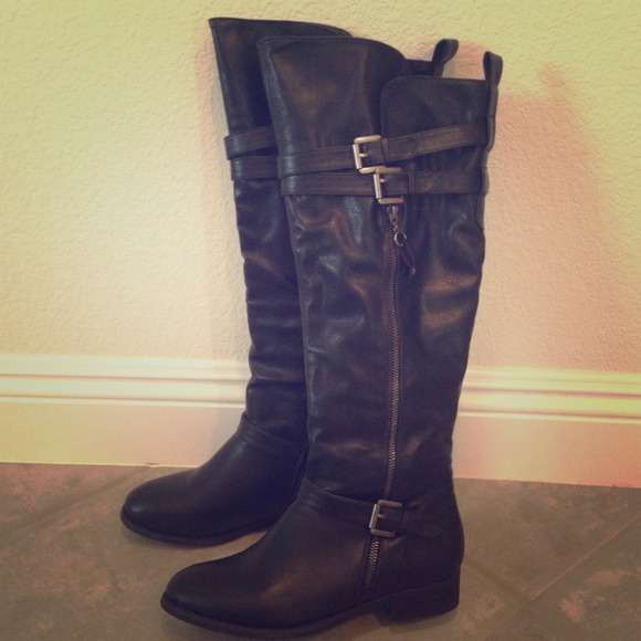 Black knee high boots. Size 9. Only worn once.