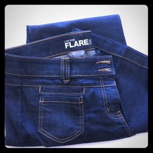 NWOT!! Flare Leg Jeans!!