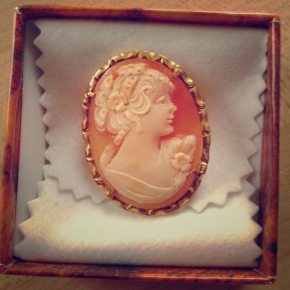 Cameo pin/pendant