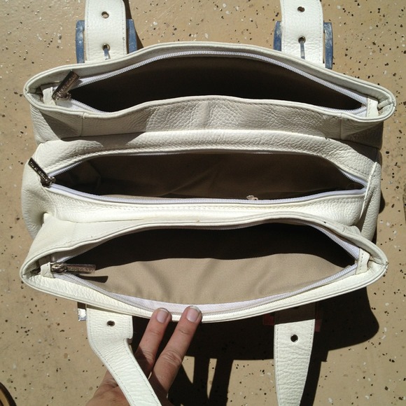 White Leather Design of Italy handbag - Picture 2 of 3