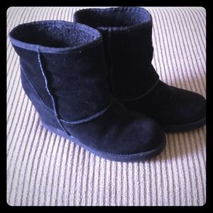 Nine West wedge boots. Ugg like.