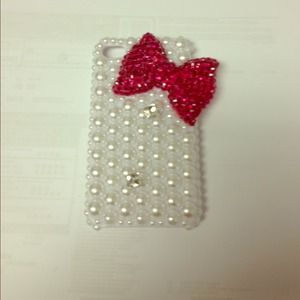 Classic bling pearl with pink bow.