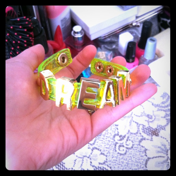 Braclet.