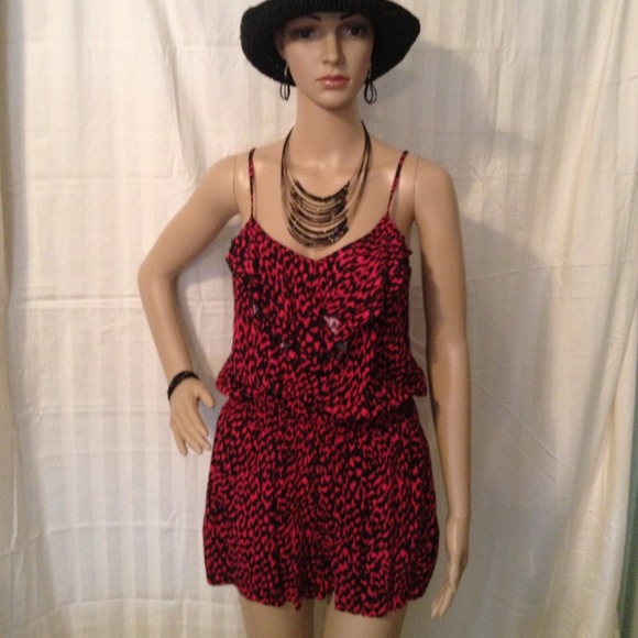 💙💙CLEARANCE💙 Romper - Picture 2 of 4