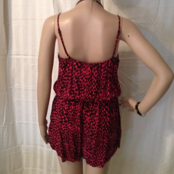 💙💙CLEARANCE💙 Romper - Picture 4 of 4