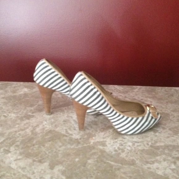 Steve Madden - Picture 3 of 4