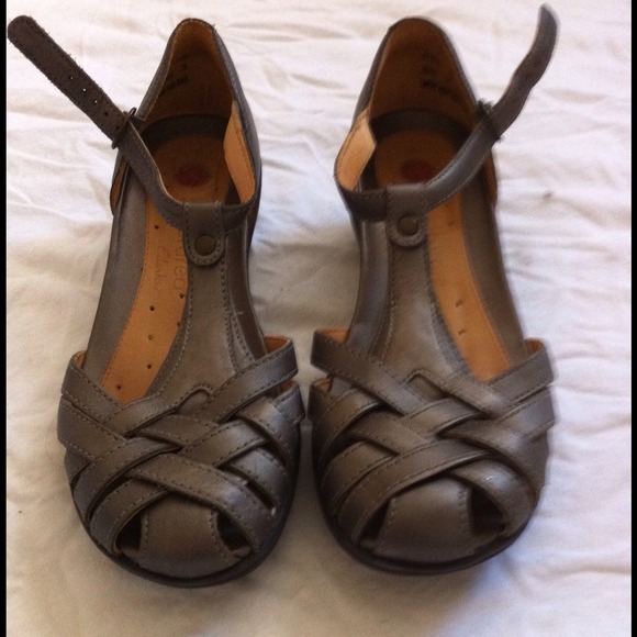 Clark's close toe sandal