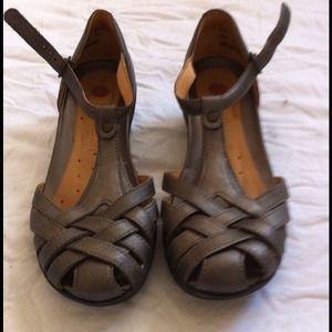 Clark's close toe sandal