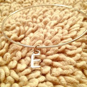 'E' bangle