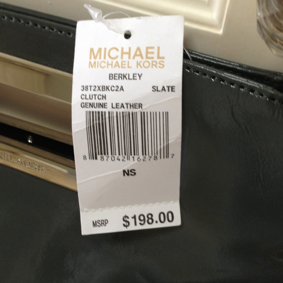 💝Reduced💝Authentic Michael Kors Clutch - Picture 2 of 4