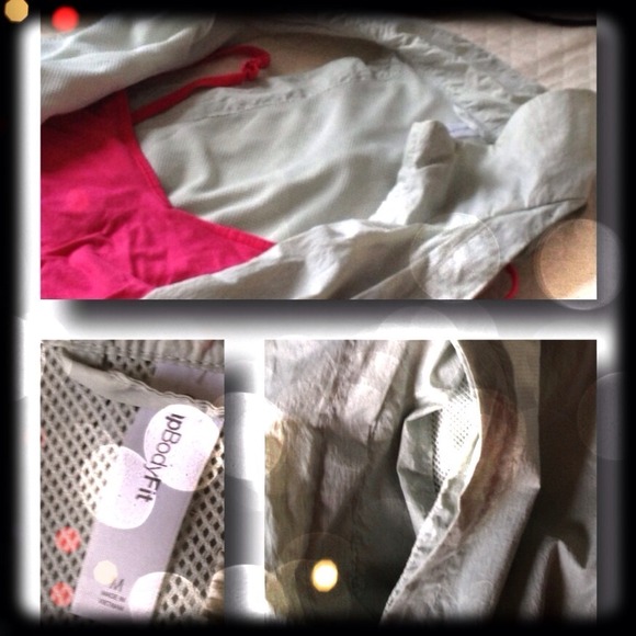 CLOSING SALE Gap Body Jacket-Fitness/Rain - Picture 2 of 4