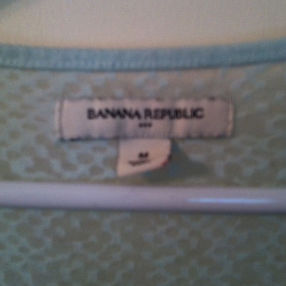 SOLD!! Banana Republic textured sheer tee M - Picture 3 of 4