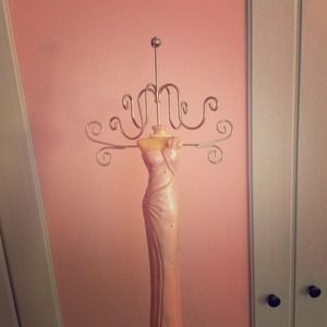 🚫🚫 TRADED Jewelry hanger