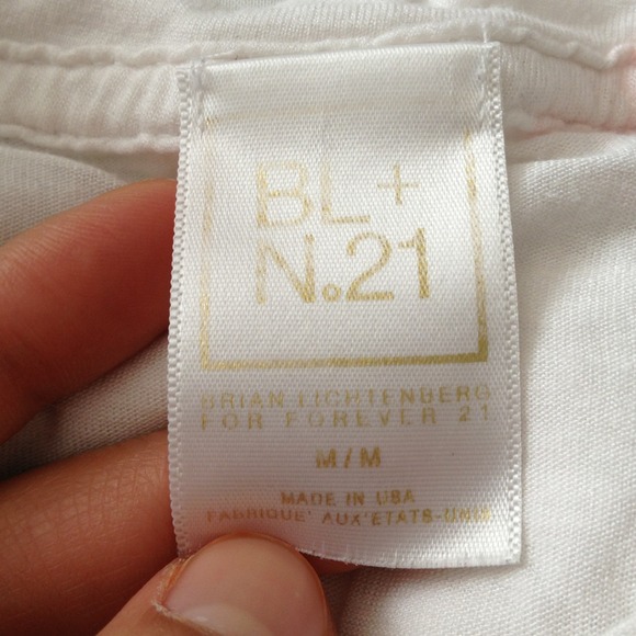 🚫Sold🚫shirt by Brian Lightenberg--forever 21 - Picture 3 of 4