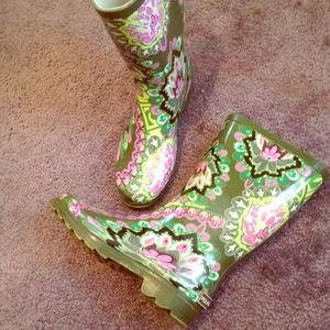 Patterned rain boots